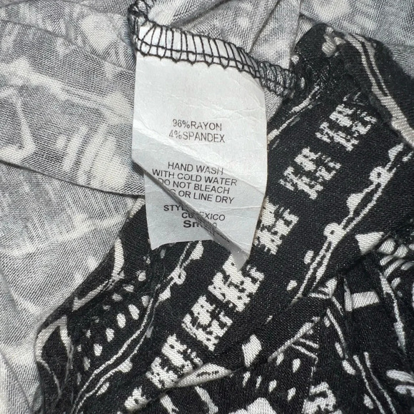 R2d, S, adjustable, sleeveless embroidered tier, black w/geometric design maxi - Picture 8 of 9